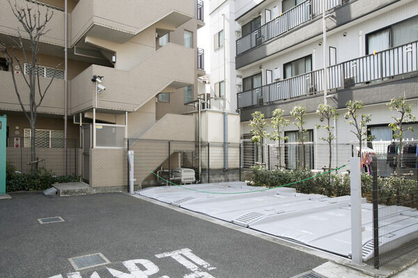 9台収容の機械式駐車場。