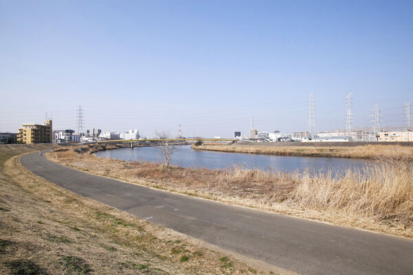 近所には、「鶴見川」が流れ、ゆとりと潤いあふれる生活。		