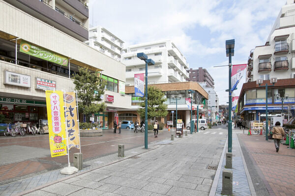 「駅前商店街」までは、約280m（徒歩3分）。		
