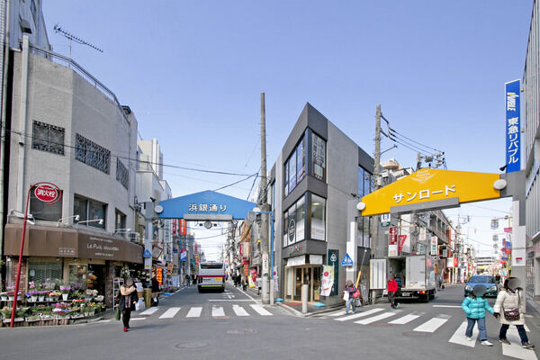 綱島駅前に広がる商店街。