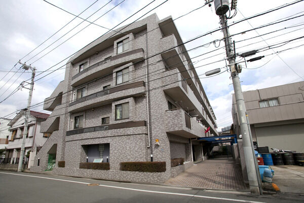 【綱島東公園パークホームズ】採光・通風に恵まれた全戸南向きの住棟配置。 【綱島東公園パークホームズ】採光・通風に恵まれた全戸南向きの住棟配置。