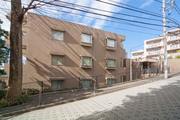 【パークハイム日吉本町】光と風。住む人・訪れる人が楽しむパティオ・ライトウェルは敷地内に設置。 【パークハイム日吉本町】光と風。住む人・訪れる人が楽しむパティオ・ライトウェルは敷地内に設置。