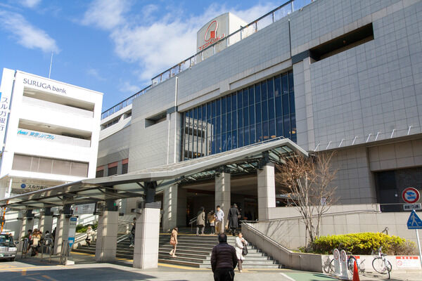 東急東横線「日吉」駅は、徒歩13分。 東急東横線「日吉」駅は、徒歩13分。