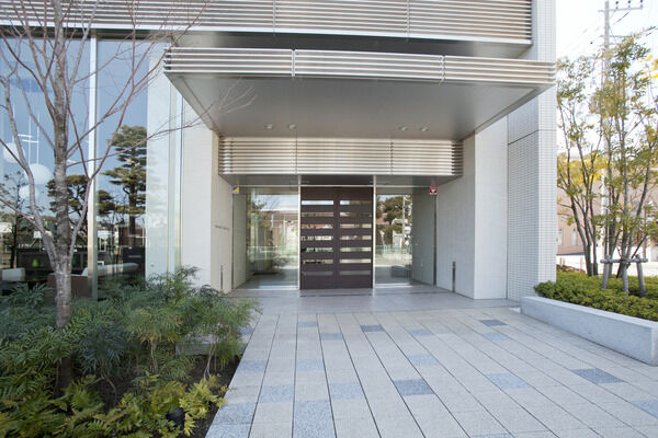 風除室・エントランスホール・玄関前の最大3か所で来訪者をチェックします。