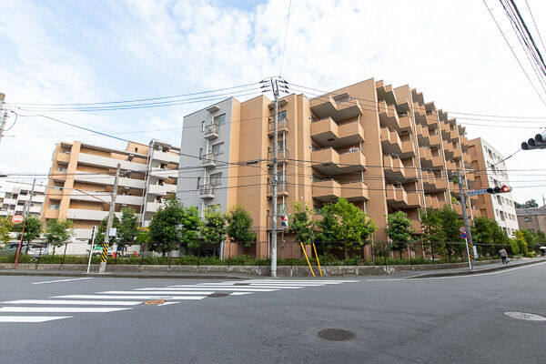 【アスティオス菊名】総戸数154世帯の大規模マンション。