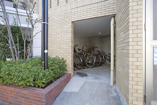 駐輪場は全戸分にあたる20台分のスペースを確保。雨風から自転車を守ります。