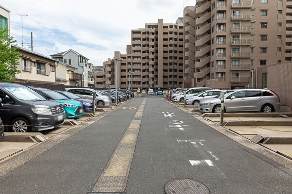 全住戸分の敷地内駐車場付。