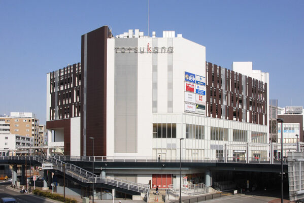 「戸塚」駅前にある商業施設「Totsukana」。