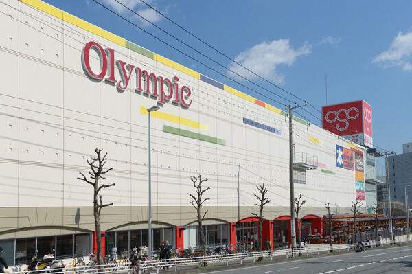 「オリンピック東戸塚店」は、約680m（徒歩9分）。