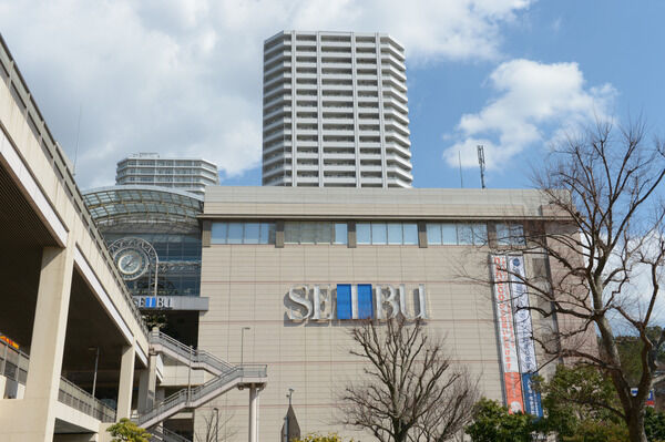 横須賀線「東戸塚」駅は、徒歩15分。