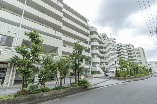 【コスモステーション上永谷】ブルーライン「上永谷」駅徒歩4分。