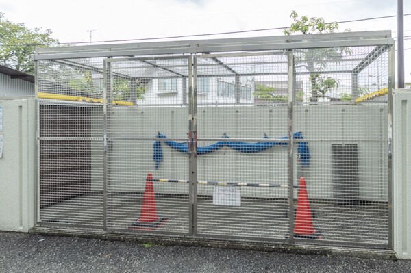 大型のゴミステーションを設置。