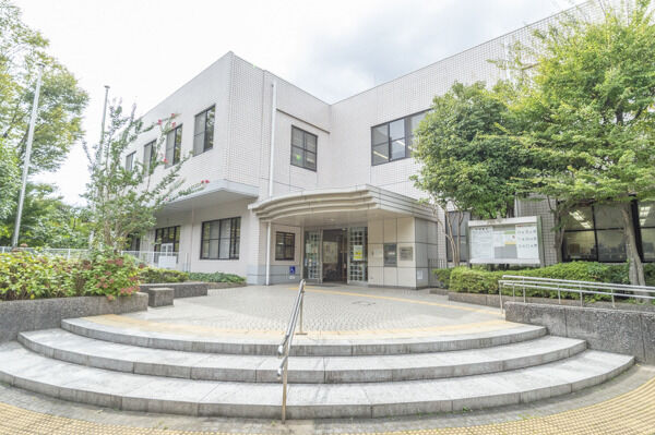 港南図書館より約750m(徒歩10分)