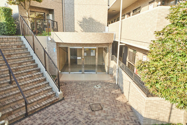 住む方の利便性を考慮したサブエントランス。