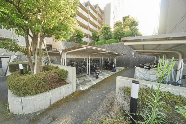 敷地内にはゆとりのある駐輪場もあります。