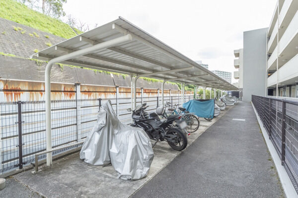 広々とした駐輪場。