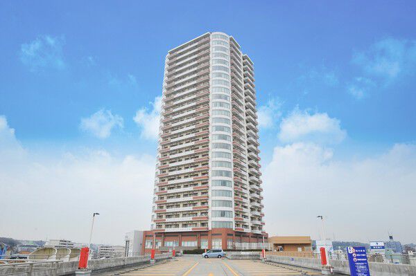 【クリオレジダンスタワー横濱鶴ヶ峰】眺望も魅力の一つ。横浜の夜景と富士山を望むことができます。		