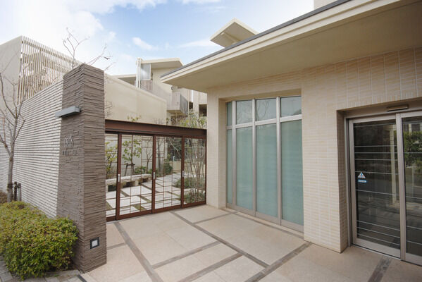 ダブルオートロック、防犯窓センサー等、質の高いセキュリティが安心感を高めます。		