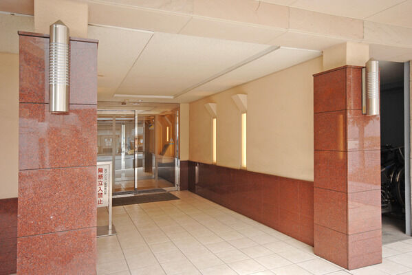 【パークホームズ市が尾フォルネ】砂岩や御影石を用いたエントランス。高級感溢れる迎賓空間です。 【パークホームズ市が尾フォルネ】砂岩や御影石を用いたエントランス。高級感溢れる迎賓空間です。