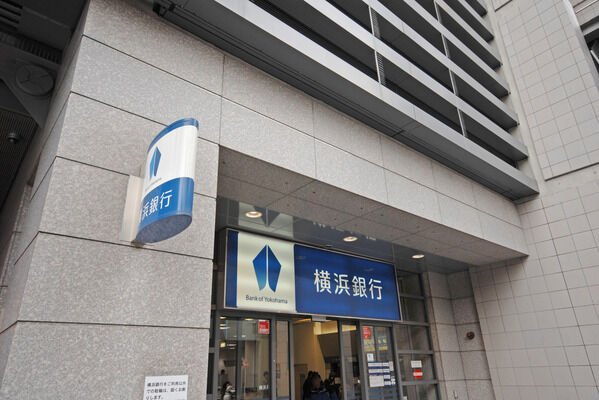 「横浜銀行青葉台支店」は、約970m（徒歩13分）。