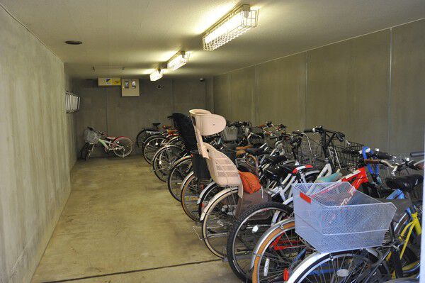 雨・風から大切な愛車を守る屋内型の駐輪場。		