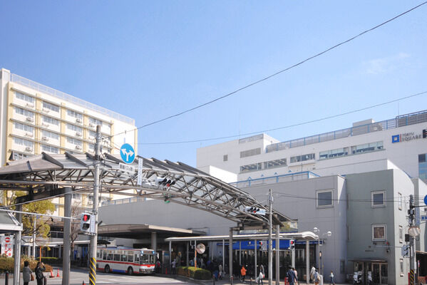 東急田園都市線「青葉台」駅は、徒歩12分。