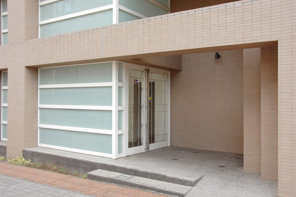 【港北ニュータウンセンター南パークホームズ】太陽の光と風をふんだんに取り込む設計で、明るい生活。