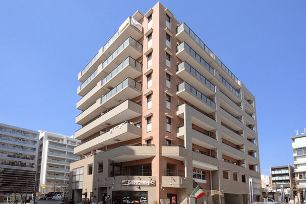 【港北ニュータウンセンター北パークホームズ】柔らかな色合いの外壁が、落ち着いた雰囲気を演出します。 【港北ニュータウンセンター北パークホームズ】柔らかな色合いの外壁が、落ち着いた雰囲気を演出します。