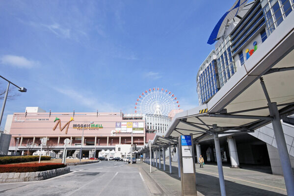 横浜市ブルーライン「センター北」駅は、徒歩4分。