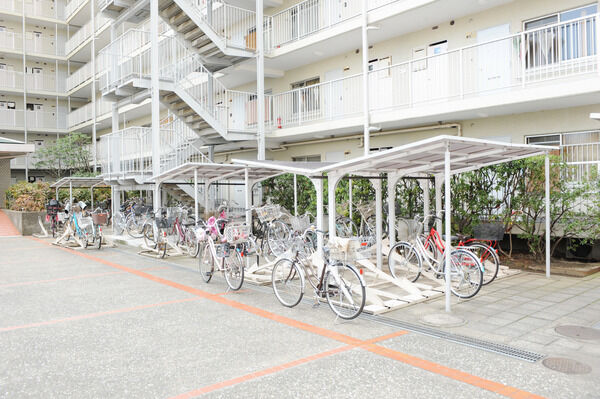 自転車置場は、敷地内に2ヵ所設置。