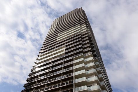 地上34階建て。総戸数395戸の大規模マンション。		