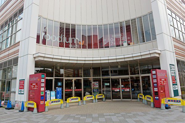 駅前で便利な「フーディアム武蔵小杉店」まで約110m（徒歩2分）。		