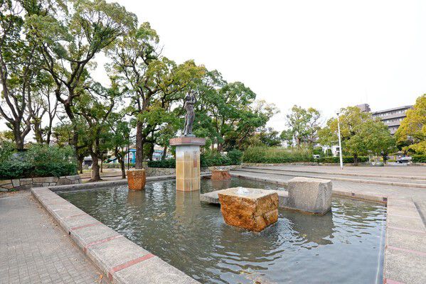 市民の憩いの場「川崎市中原平和公園」まで約900m（徒歩12分）。		