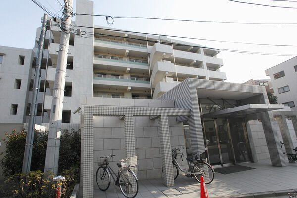 【パークホームズ多摩川中丸子】さし色のペパーミントは、緑豊かな住まいに馴染むやさしい色合い。