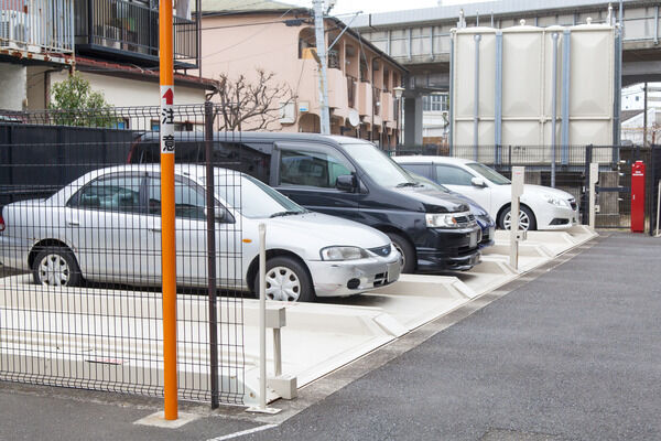敷地内には、機械式自動車駐車場を7基設置。
