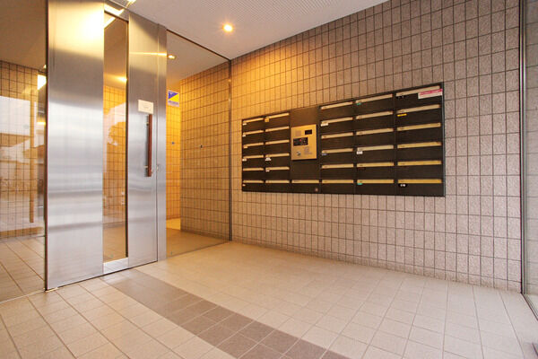 落ち着きのあるゆとりのエントランスホール。		