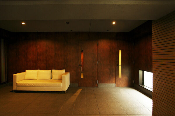 セキュリティに配慮し、防犯カメラの設置とオートロックシステムを採用しました。		