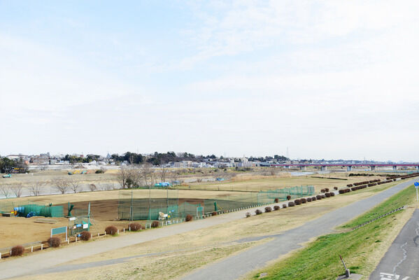 緑豊かな「多摩川緑地」まで約190m(徒歩3分)。