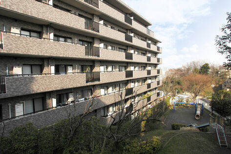 暮らし向きに合わせ陽光に満たされたゆとりの居住スペースが配置。