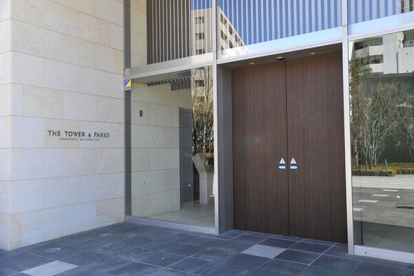 共用部55ヶ所に防犯カメラを設置し、安全を見守ります。