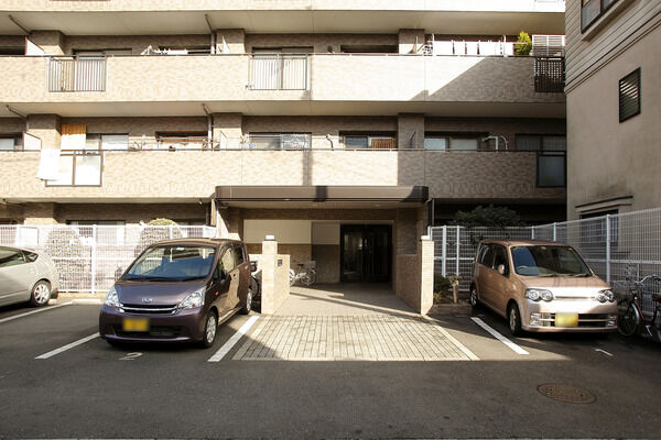 アプローチ部分は、ゆとりある設計になっています。