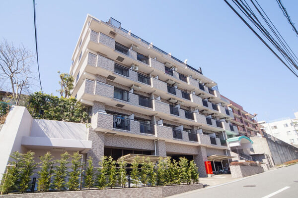 【パーク・ノヴァ鷺沼】ホテルライクな内廊下仕様。美観とプライバシーに配慮しています。