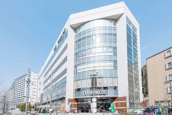 「Odakyu OX新百合ヶ丘店」は、約550m(徒歩8分)。 「Odakyu OX新百合ヶ丘店」は、約550m(徒歩8分)。