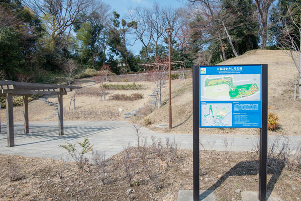 「万福寺おやしろ公園」(約280m・徒歩4分)など緑豊かな公園が点在。		 「万福寺おやしろ公園」(約280m・徒歩4分)など緑豊かな公園が点在。