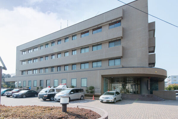 「麻生警察署」は、約50m（徒歩1分）。