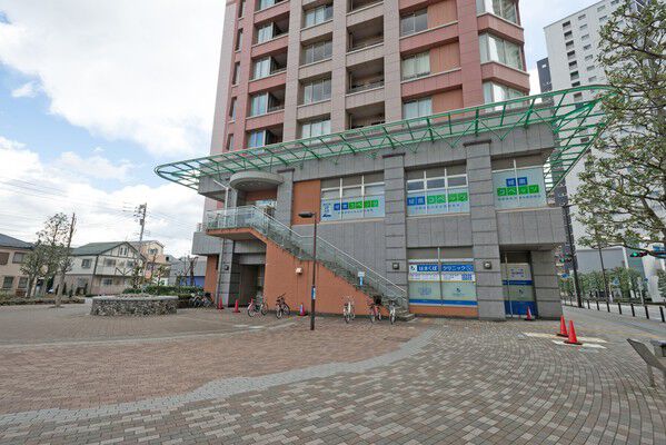 建物西側広場中央には、小鳥の水浴び場意味する「Birds-Pond」を配置。		