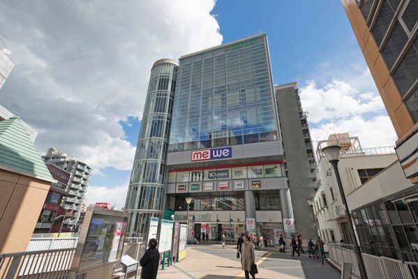 駅からペデストリアンデッキで直結の「ミウィ橋本」は、約280m（徒歩4分）。		