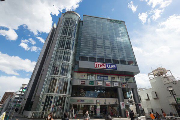 ショッピングモール「ミウィ橋本」まで約500m（徒歩7分）。	