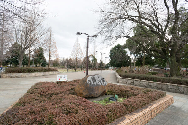 総合運動公園「横山公園」は約2,100m（徒歩27分）。