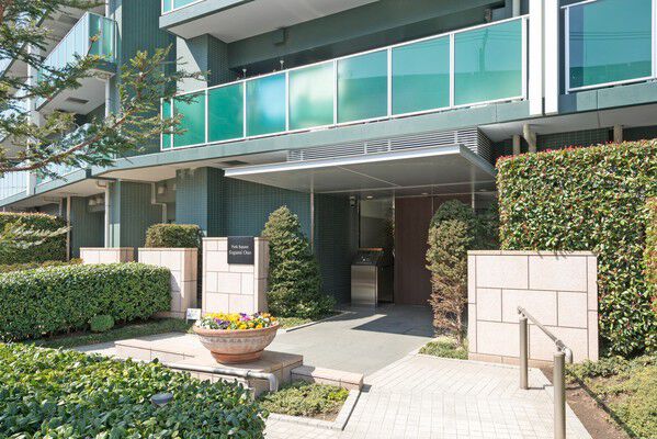 不意の侵入者から入居者を守る2重のオートロックシステムを採用。	